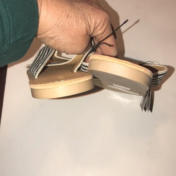 NWT Women’s Forever21 X Strap Sandals - Picture 6 of 9